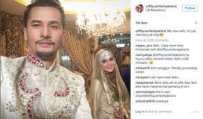 Kerana itu, anak sulungnya juga turut mewarisi sindrom. Isteri Baru Datuk Aliff Syukri Diperkenal Ini Isteri Baru Saya Kami Baru Kahwin Tadi Ini Isteri Baru Saya Kami Baru Nikah Memang Sah Dato Aliff Syukri Mengaku Kahwin Lagi Inilah Wajah Cantik Isteri Beliau