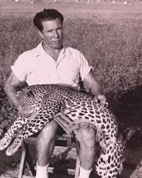 Em jeito de homenagem, o socialite partilhou com os seguidores uma fotografia do homem a quem. Jose Castelo Branco Enxovalhado Em Foto Polemica De Homenagem Ao Pai