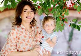 Vedeți imagini de înaltă calitate urmați hashtagul '#oana sarbu 2020'. Oana Sarbu Mama Unul Baiat Cu Ureche Muzicala De Ce Este Fericita Artista Adpm