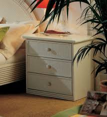 Pour tout renseignement, appelez charlotte au 01 75 43 09 51. Table De Chevet 3 Tiroirs En Rotin Brin D Ouest