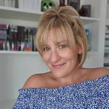 Linda Oaks's Instagram, Twitter & Facebook