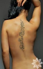 Omurga Dovmeleri Dovmeli Kadin Dovme Mantra Tattoo