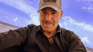 Il sound dei Pooh non sarà mai più lo stesso, con qualsiasi batterista al  posto di Stefano D'Orazio. Parola di @mer.phil Che ne pensi? 🤔  #suonarelabatteria #batterista #pooh #batteristiitaliani