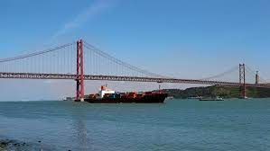 C ompleted in 1966 and originally named after dictator salazar, this suspension bridge across the tagus river changed its name after the revolution of april 25, 1974. Ponte De 25 Abril Hangebrucke In Lissabon