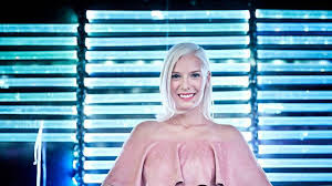 Oksana kolenitchenko betreibt mit ihrem mann daniel den pearl club, ist auf instagram und in l.a. Oksana Kolenitchenko Kind Des Westens Qiez