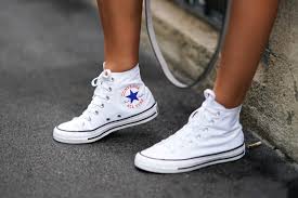 «¿cómo lavar los converse blancos? Converse Blancos Sucios 3 Trucos Infalibles Para Mantenerlos Impolutos Vogue Mexico Y Latinoamerica