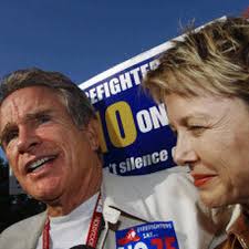 Beatty, Bening turned away from Schwarzenegger rally