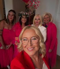 Po 19 latach powiedzieli sobie TAK! Aniu i Pawle!!! Niech miłość fruwa nad  Wami do końca świata!!! @anna.korcz.official i #pawełpigoń bądźcie  szczęśliwi i zawsze tak kolorowi!!! Suknia panny młodej  @dorotagoldpointofficial wesoła, radosna,