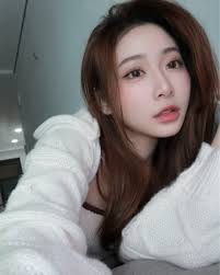 Since my travel companion had to leave me in Hong Kong 🇭🇰 I was able to  find a new travel buddy. What's his name? I think.Wong? Maybe?