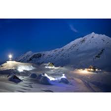 Lacul balea, cel care furnizeaza materia prima pentru construirea hotelului de gheata se gaseste la altitudinea de 2034m. Pachet 1 Noapte Camera Dubla Hotelul De Gheata Balea Lac 2 Persoane Plus 1 Noapte Camera Dubla Matrimoniala Palatul Brukenthal Din Avrig Cu Mic Dejun Si Cina Romantica 19 02 2020 21 02 2020 Emag Ro