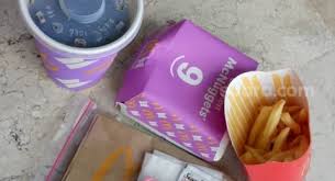 Menu spesial bts meal mulai dijual besok di mcdonald's seluruh indonesia dengan harga rp 45.455 plus pajak atau total rp 50.000 sudah termasuk pajak. Xve Oom8i09kpm