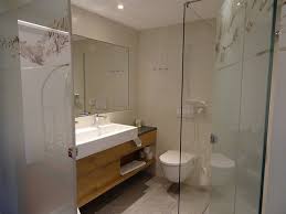 Begehbare duschen können sie online kaufen bei hagebau.de: Tolles Modernes Bad Mit Begehbarer Dusche Picture Of Hotel Schutterhof Schladming Tripadvisor