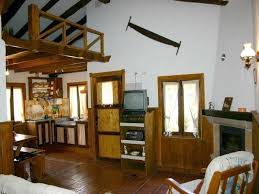 En el exterior de la casa tenemos un espacio ajardinado con mobiliario y barbacoa, en el que podrán disfrutar de la exquisita. Casa Rural El Pinar Cabana Pasiega En Selaya Valles Pasiegos Cantabria