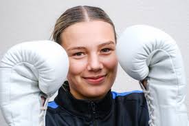 Boxing: Rosyth's Niamh Mitchell