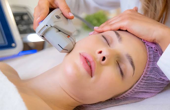 Skin tightening treatment with a HIFU device