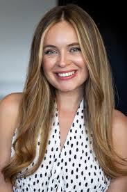 Alana Elliott's Instagram, Twitter & Facebook