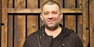 1997 doğumlu olan kızları gülenay çoruh ise bir dönem sosyal medyadaki pozları nedeniyle gündeme gelmiştir. Sevket Coruh Sevket Coruh Kimdir Sevket Coruh Nereli Sevket Coruh Kac Yasinda