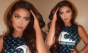 She has starred in the e! Kylie Jenner Radiates Glamour While Rocking Rich Chocolate Brown Locks And A Skintight Ensemble Daily Mail Online