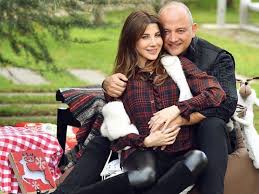 أثارت الفنانة نانسي عجرم موجة غضب واسعة بين جمهورها بعد ظهورها في أول حفل غنائي لها في القاهرة بعد وفاة. Ù‡ÙƒØ°Ø§ Ù‡Ù†Ø£Øª Ù†Ø§Ù†Ø³ÙŠ Ø¹Ø¬Ø±Ù… Ø²ÙˆØ¬Ù‡Ø§ Ø¨Ø¹ÙŠØ¯ Ù…ÙŠÙ„Ø§Ø¯Ù‡ Ø¹Ù„Ù‰ Ø§Ù†Ø³ØªÙ‚Ø±Ø§Ù… Ú¤ÙˆØº Ø§Ù„Ø¹Ø±Ø¨ÙŠ Ø©