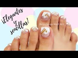 Encontrar diseños de uñas para pies a veces resulta complicado, especialmente porque la mayoría de diseños que encontramos en internet son muy elaborados y se enfocan más que todo para que alguien profesional pueda hacerlas. Unas De Los Pies Decoradas Con Esmaltes Sencillas Y Bonitas French En Unas De Pies Youtube