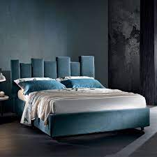 Letti moderni di design di grande eleganza, che soddisfano esigenze estetiche e funzionali, tenendo conto dell'ergonomia e della personalizzazione degli ambienti con forme attuali e soluzioni inedite. Letto Moderno Matrimoniale Imbottito Di Design Made In Italy