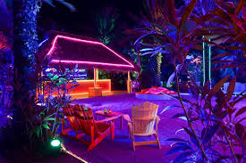 In Miami Sollte Man Sein Dort Gibt Es Palmen Und Champagner Statt Hochnebel Und Gluhwein Und Eine Pop Up Disco Nein Ein Kunstwerk Als Real Life Miami
