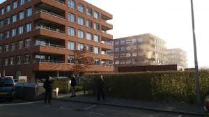De eerste man die werd aangehouden, was een medewerker van aafje, die volgens het om het lek was die het geld heeft laten verdwijnen. Brand In Aafje Flat Burghsluissingel Stichting Vitaal Pendrecht