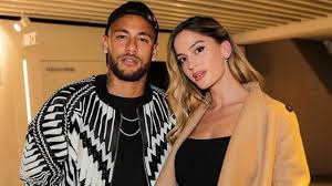 Maluma lanzó recientemente una canción de desamor que se llama hawai. Senandungkan Lagu Berjudul Hawai Neymar Ejek Mantan Natalia Barulich Kumparan Com