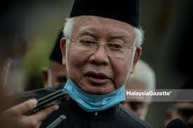 Tun abdul razak bin datuk hussein yang juga dikenali sebagai 'bapa pembangunan' telah dilahirkan pada 11 mac 1922 di pulau keladi, pekan, pahang. Anugerah Pengebumian Negara Satu Kenangan Manis Buat Keluarga Tun Razak