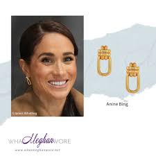 It looks like Meghan is wearing the @aninebing Signature Link Double Cross  earrings in gold. Link in stories! Thanks to Pearl for the ID!  #whatmeghanwore #meghanmarkle #meghanmarklestyle #duchessofsussex  #meghanmarklefashion #meghanandharry ...
