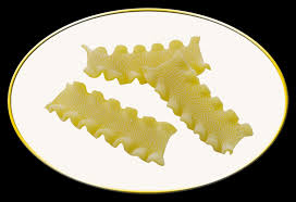 Cocktail lungo giallo con il limone e la ciliegia. Pastificio Il Vecchio Pastaio