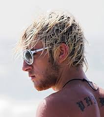 Marie claire recommends styling cream run a little styling cream through the sides of your hair so they don't look frizzy. Mens Surfer Styles 15 Best Surfer Hairstyles For Guys And How To Get Style Atoz Hairstyles