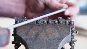 Includes a flat file and a guide for depth gauge plus round file to sharpen saw chain. How To Sharpen A Chainsaw With Pictures Wikihow