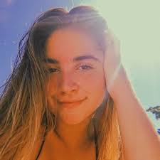 Lauren Estes's Instagram, Twitter & Facebook