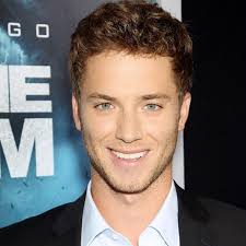 Peter Pan And Wendy Fell In Love Irl And We Re Only Just Finding Out Handsome Men Interesting Faces Beautiful Men
