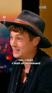 Qui a déjà vu une guitare Lap Steel en forme de #skateboard ? #shorts