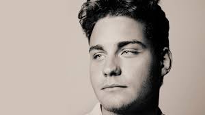 Douwe bob zal in 2016 namens nederland afreizen naar het eurovisie songfestival in stockholm met het nummer slow down, dat hij zojuist live aan het publiek presenteerde tijdens een persconferentie. Eurovisie Songfestival 30 Nederland Utop
