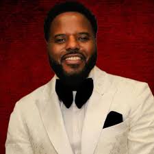 I'm a little loud like I'm getting an award lol but I'm proud of my  brothers Marlon for putting together a fantastic event and Tyrone for the  award he received. Great people