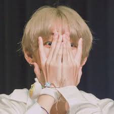 Maybe you would like to learn more about one of these? 16 Pictures Of Bts S V S Gorgeous Fingers That Will Surely Cast A Spell On You Kissasian