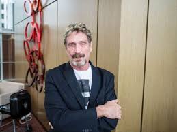 Mcafee resigned in 1994 and sold his remaining stake in the company. Ø¬ÙˆÙ† Ù…ÙƒØ§ÙÙŠ Ø±Ù…Ø²ÙŠØ© Ø¹Ø¶Ùˆ Ø§Ù„ÙƒÙˆÙ†Ø¬Ø±Ø³ Ø§Ù„Ø£Ù…Ø±ÙŠÙƒÙŠ Ø¨Ù„ÙˆÙƒØ´ÙŠÙ†ÙŠ Ø§Ù„Ø£Ø®Ø¨Ø§Ø±