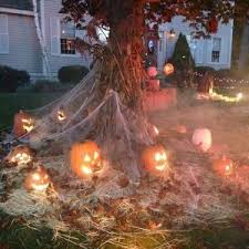 Maybe you would like to learn more about one of these? 45 Atemberaubende Ideen Fur Die Halloween Dekoration I In 2020 Front Yard Halloween Decorations Scary Halloween Decorations Outdoor Halloween Decorations Outdoor Yards