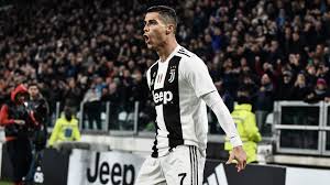 La pelota se iba hacia un costado pero courtois enganchó para. Real Madrids Thibaut Courtois In Der Kabine Wird Nicht Uber Cristiano Ronaldo Gesprochen Goal Com