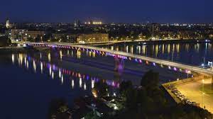 Jedna žena je teško povređena kad je na nju jutros naleteo kombi u pešačkoj zoni centra novog sada, saznaje 021. Konferenz In Novi Sad Mit Empathie Zur Europaischen Verstandigung