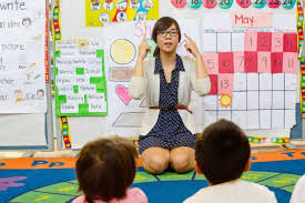 10 Super Effective Ways To Grab Your Students Attention Teacherstoolsbox School Counseling Lessons Responsive Classroom Teaching
