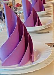 En effet c'est le moment où tous les les serviettes jetables imprimées. Pliage Serviette Papier Idees Faciles Et Modeles Wedding Napkin Folding Paper Napkin Folding Napkin Folding