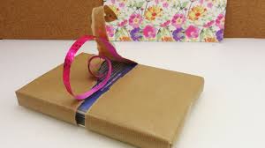 Geschenke Einpacken 3 Coole Ideen Tricks Zum Geschenke Geschenke Fur Mama Geschenke Einpacken Geshenk Geb In 2020 Diy Skulls Skull Wreath Christian Girl Quotes