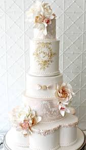 Faye Cahill Cake Design Wedding Cake Inspiration Modwedding Gold Wedding Cake White Wedding Cakes Unique Wedding Cakes