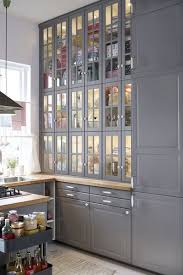 Quasiment Sur Mesure Les Rangements De La Cuisine Ikea Metod Permettent De S Etendre Jusqu Au Plafond Cu Meuble Cuisine Repeindre Meuble Cuisine Cuisine Ikea