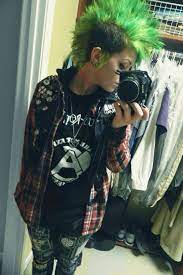 Punk Girl Green Mohawk I Was Born In 1988 I I Missed This Look Punk Girl Punk Punk Hair