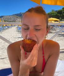 💗🏄🏼‍♀️🐬🐠🏝️🐚